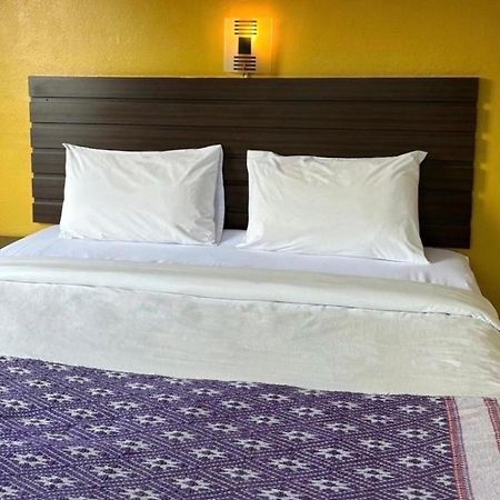 Ponburi Hotel Nan Bagian luar foto
