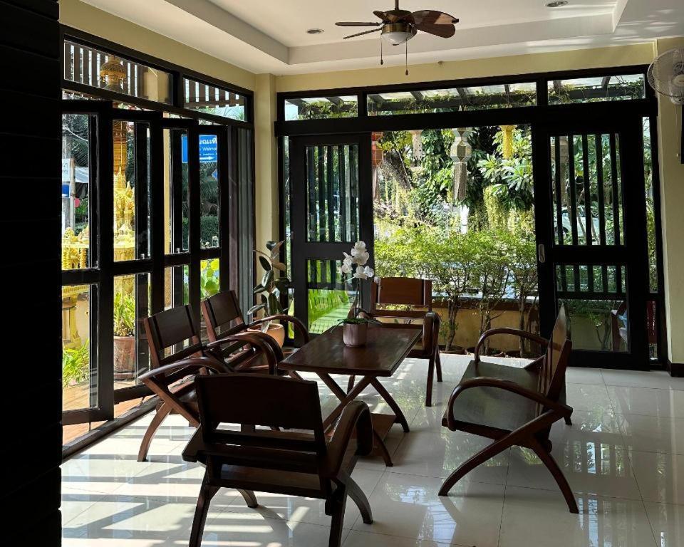 Ponburi Hotel Nan Bagian luar foto