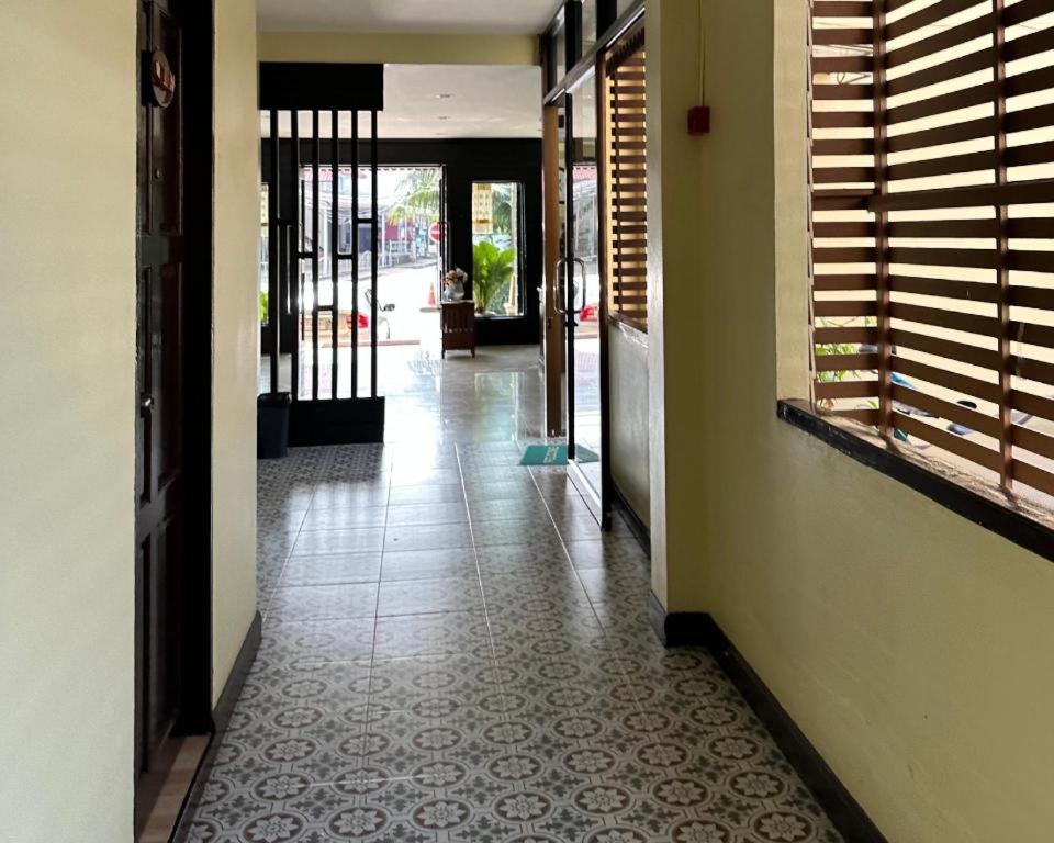 Ponburi Hotel Nan Bagian luar foto