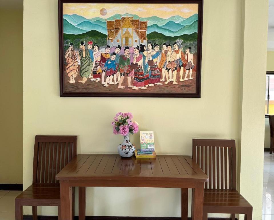 Ponburi Hotel Nan Bagian luar foto