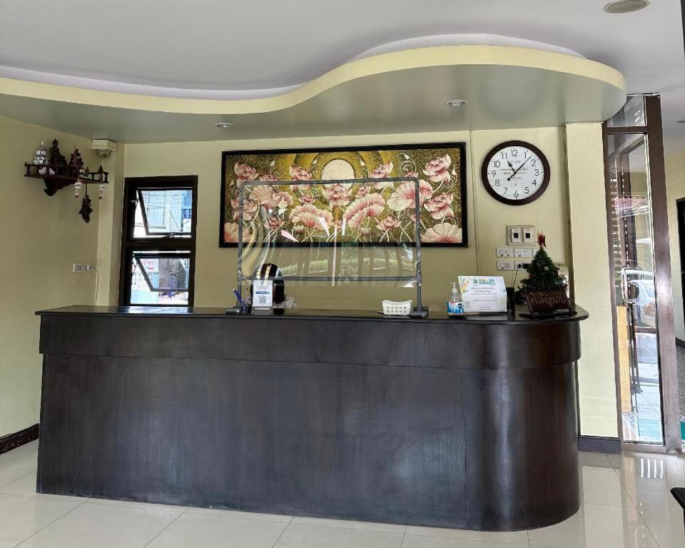 Ponburi Hotel Nan Bagian luar foto