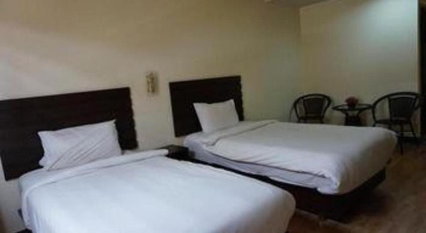 Ponburi Hotel Nan Bagian luar foto
