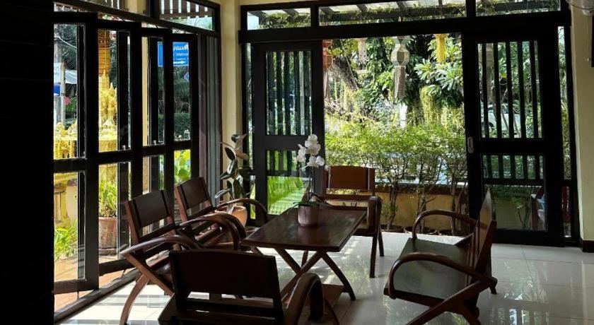 Ponburi Hotel Nan Bagian luar foto