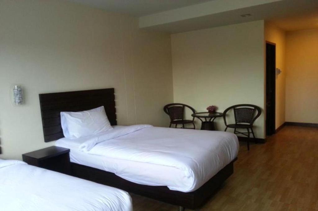Ponburi Hotel Nan Bagian luar foto