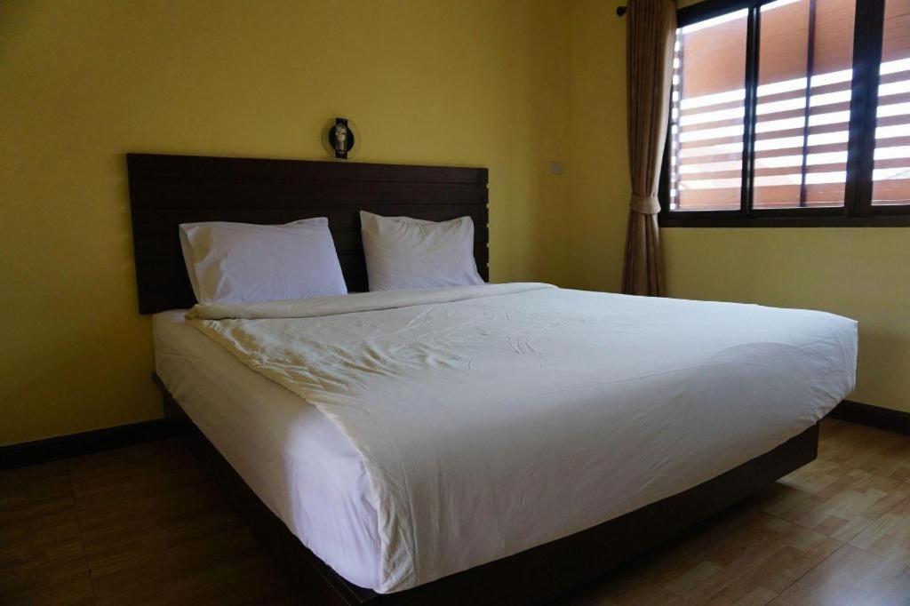 Ponburi Hotel Nan Bagian luar foto