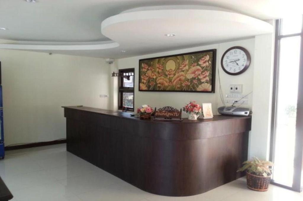 Ponburi Hotel Nan Bagian luar foto