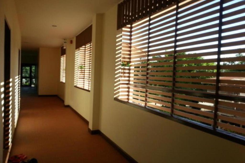 Ponburi Hotel Nan Bagian luar foto