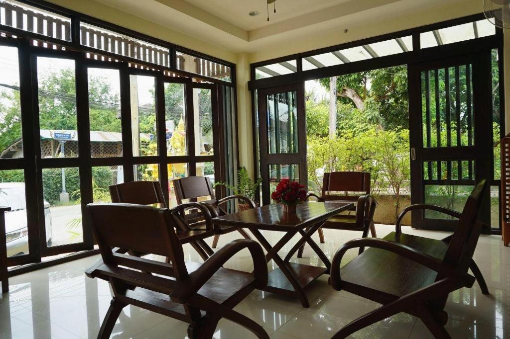 Ponburi Hotel Nan Bagian luar foto