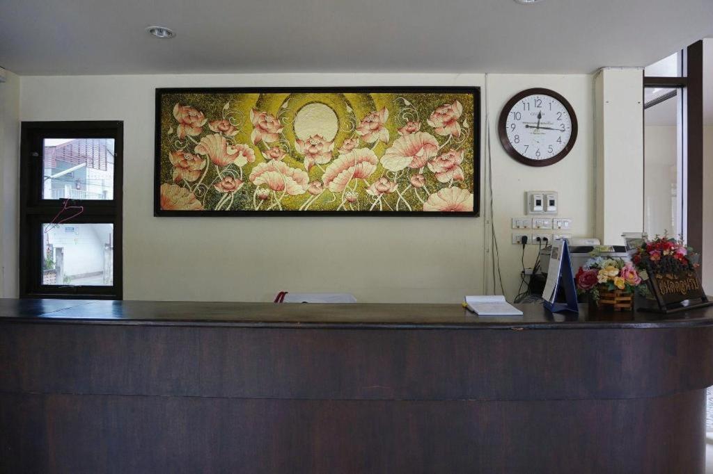 Ponburi Hotel Nan Bagian luar foto