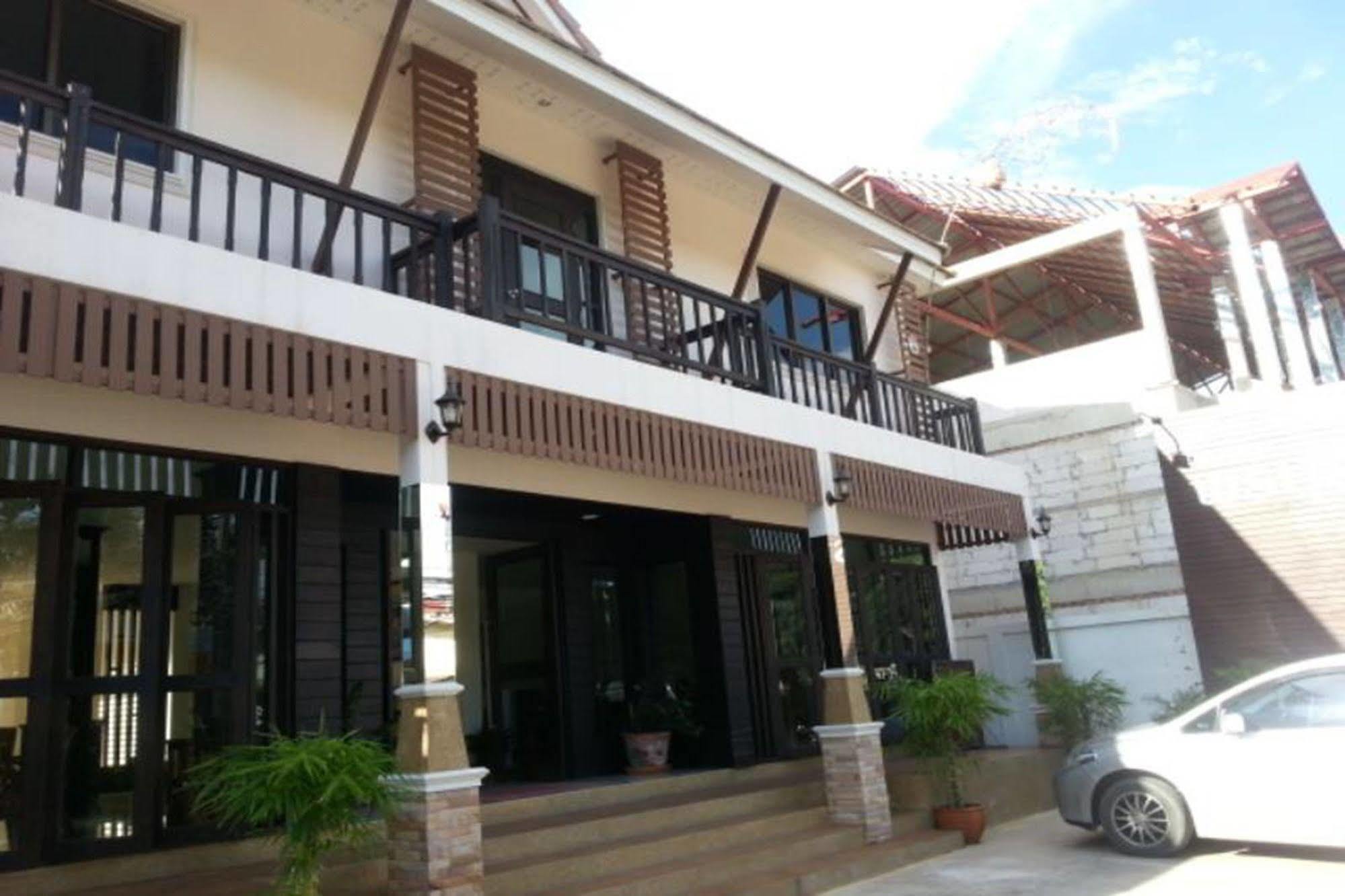 Ponburi Hotel Nan Bagian luar foto