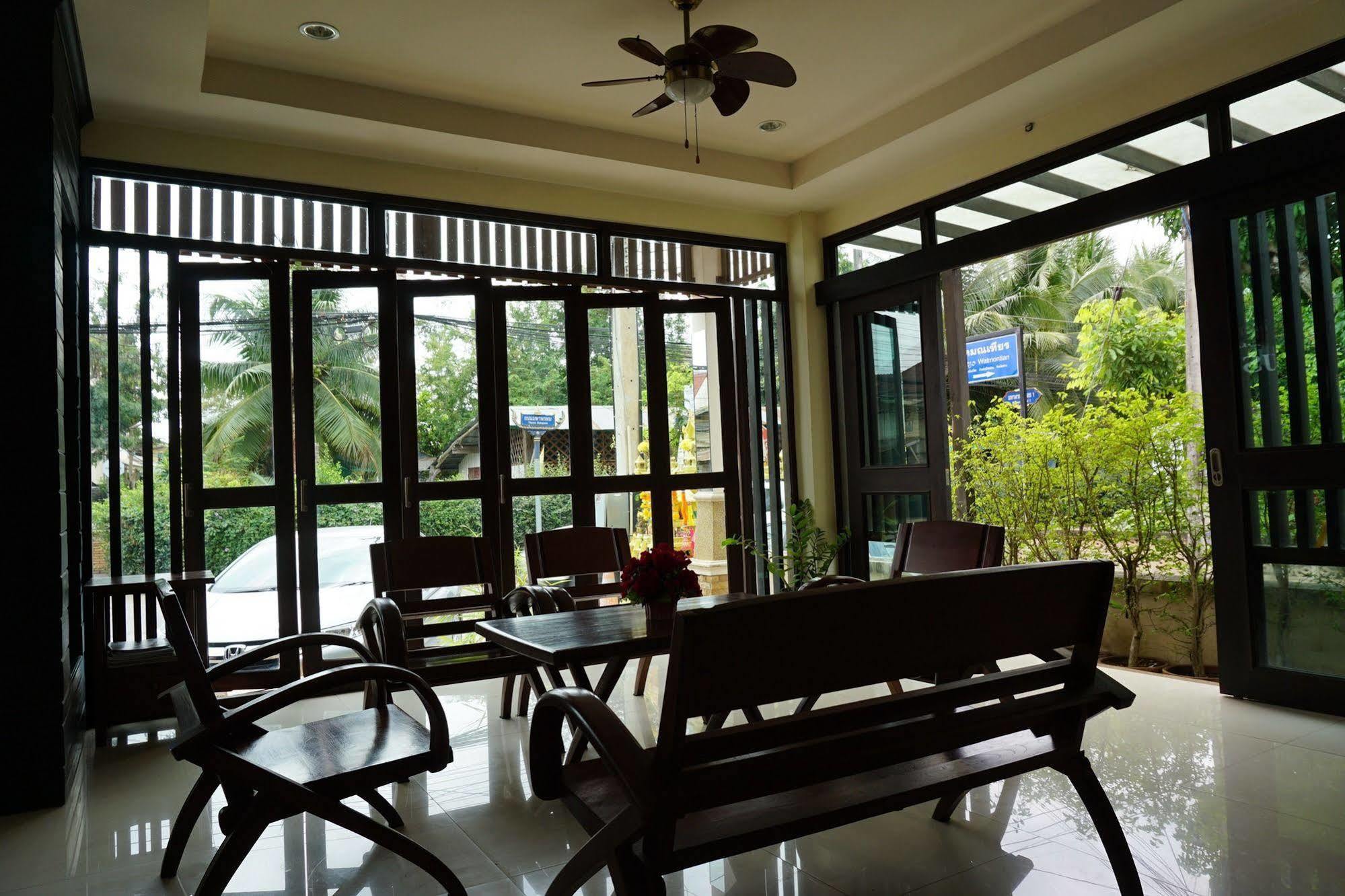 Ponburi Hotel Nan Bagian luar foto