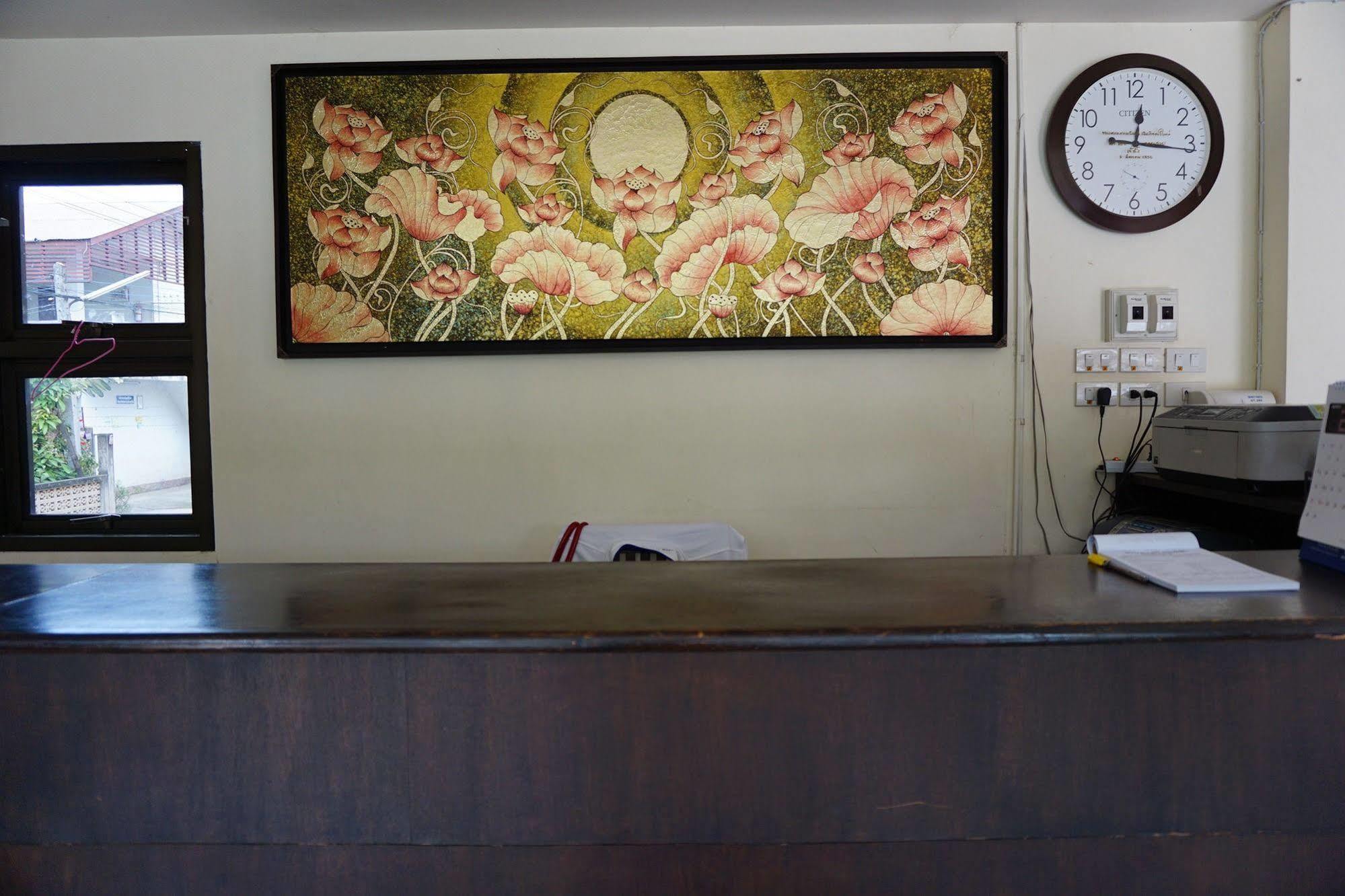 Ponburi Hotel Nan Bagian luar foto