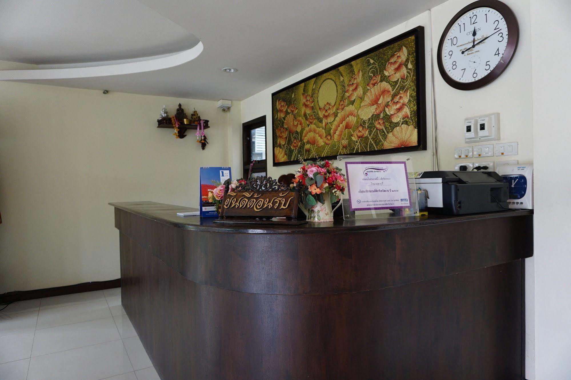 Ponburi Hotel Nan Bagian luar foto