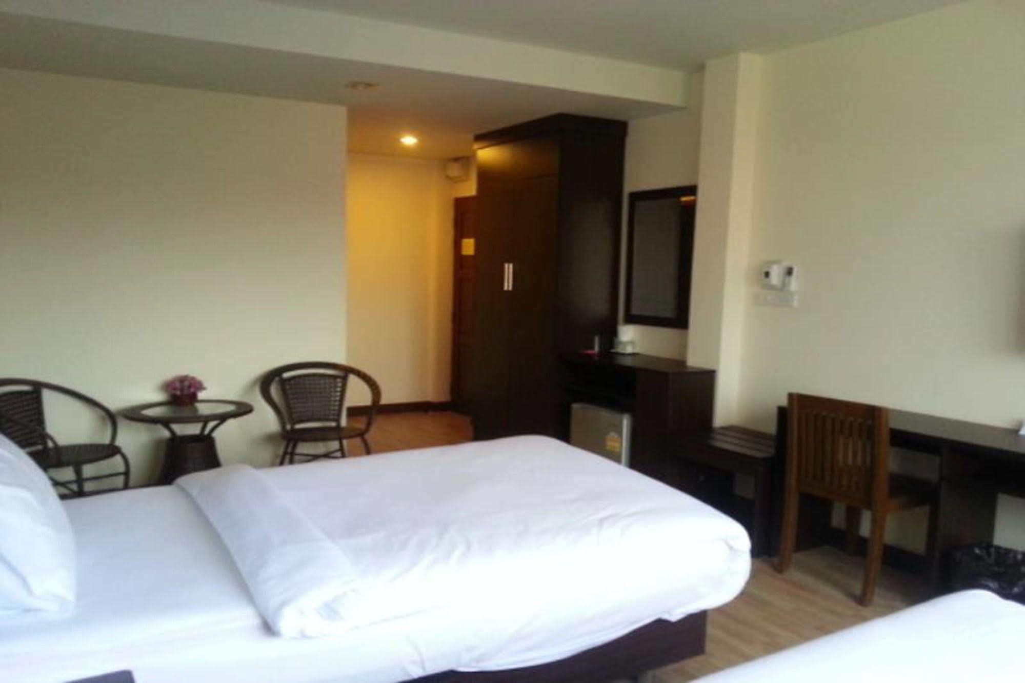 Ponburi Hotel Nan Bagian luar foto