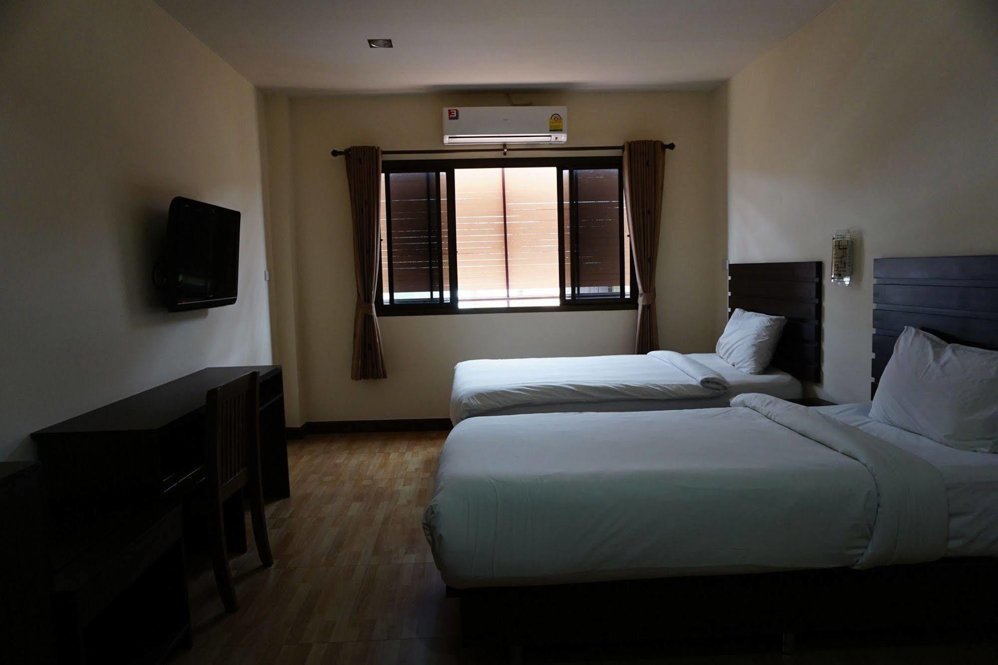 Ponburi Hotel Nan Bagian luar foto