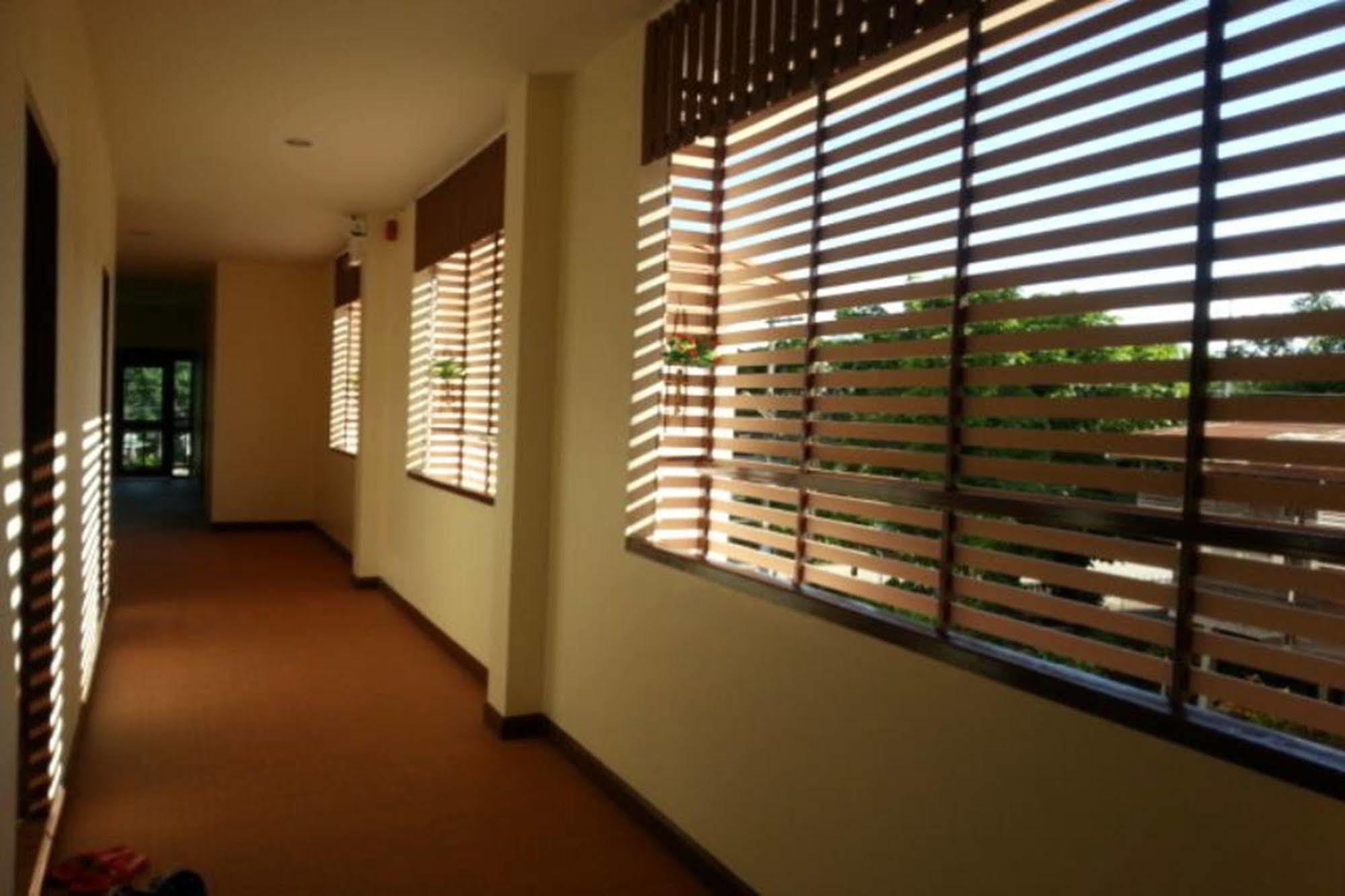 Ponburi Hotel Nan Bagian luar foto
